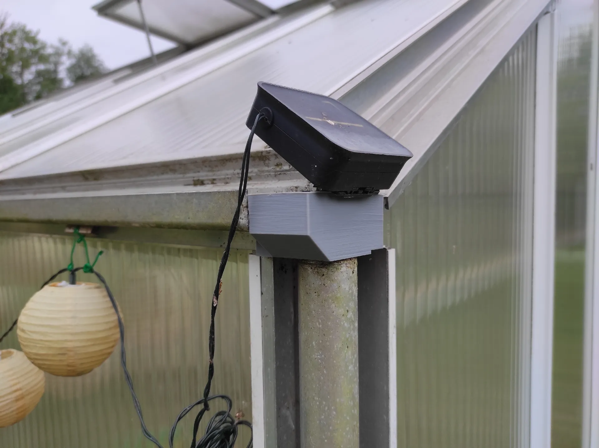 Endstücke für Regenrinnen eines Gewächshauses